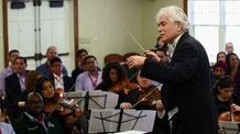 Video thumbnail: PBS NewsHour What orchestras can teach executives about business