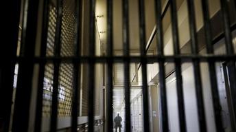 News Wrap: South Carolina inmates die in prison battle