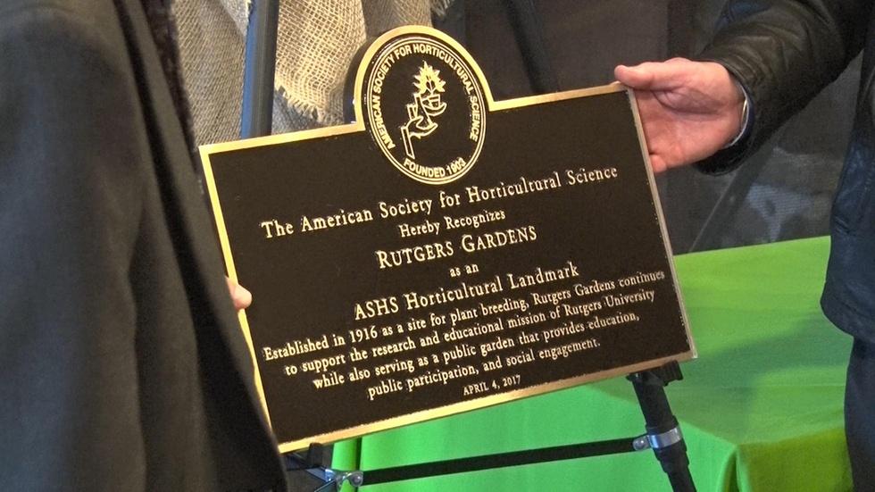 Rutgers Gardens Gets National Award image