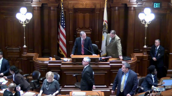 In Springfield, Lawmakers Adjourn for Good, Without a Budget