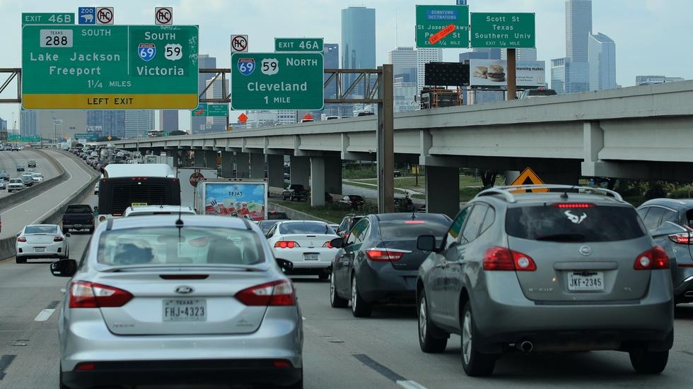 News Wrap: Houston mayor lifts ‘Harvey’ curfew image
