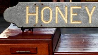 S15 Ep15: Appraisal: "Honey Fitz" Desk & Sign
