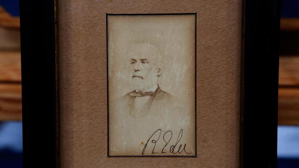 S18 Ep23: Appraisal: 1865 Robert E. Lee's Map & Signed Photo image