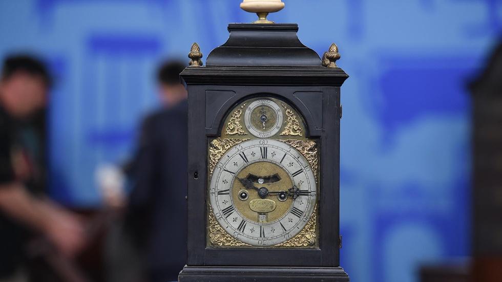 S19 Ep3: Appraisal: English Bracket Clock, ca. 1730 image