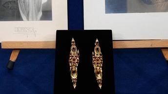 Appraisal: 18th-Century Spanish Gold & Garnet Earrings image