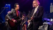 Video thumbnail: Austin City Limits S42 Ep13: Alejandro Escovedo "Suit of Lights"
