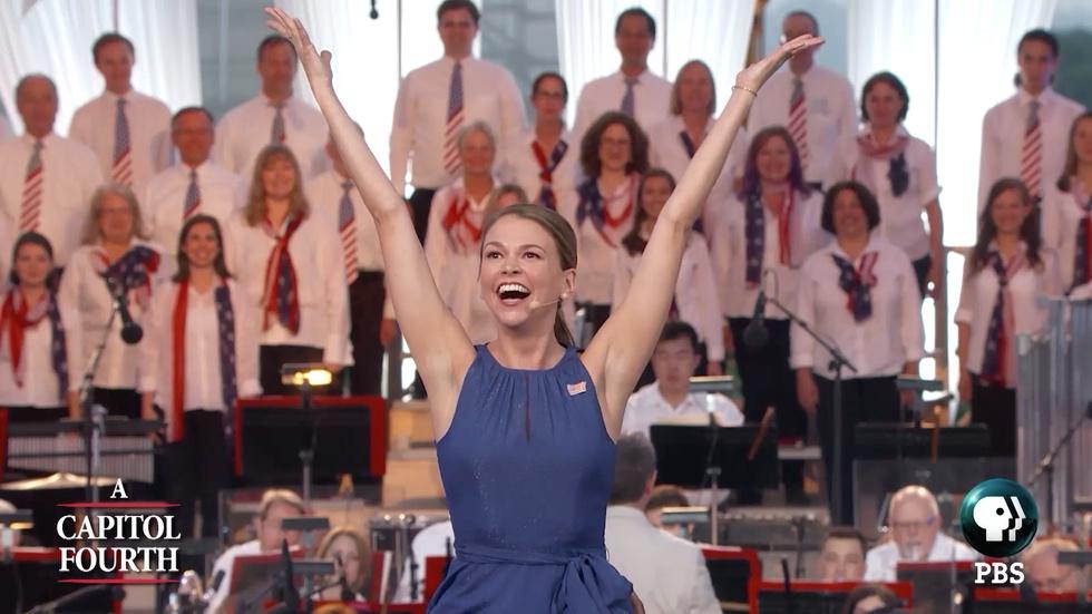 S2016: Sutton Foster Performs a Patriotic Medley image