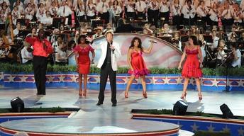 Barry Manilow Returns To The Stage image