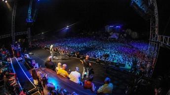 S44 Ep11: American Saturday Night | Brad Paisley at WVU