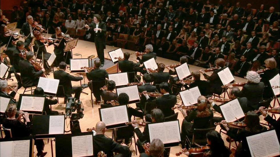 S37: LA Phil performs An American in Paris image