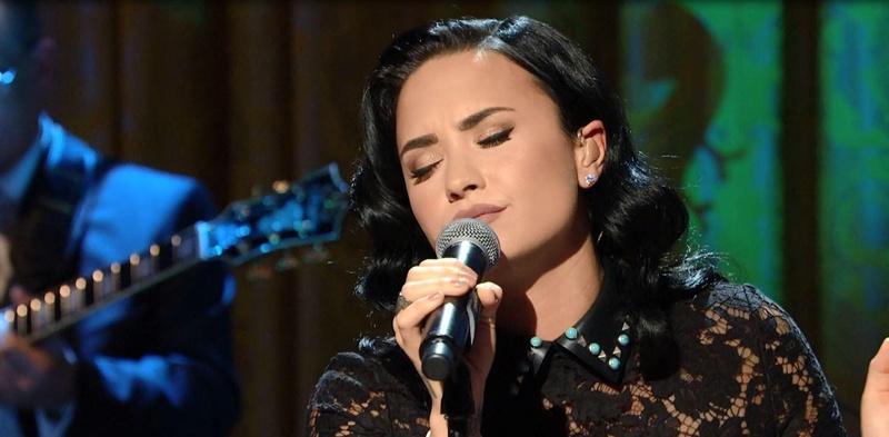 Demi Lovato Sings "You Don't Know Me"