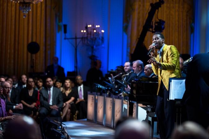 Leon Bridges Performs "Lonely Avenue"