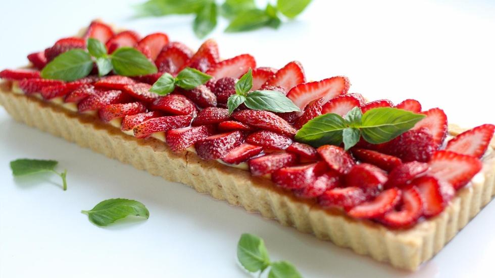 S1 Ep2: Strawberry Basil Tart image