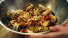 Video thumbnail: The Mind of a Chef S4: Bonus Scene: Marinated Mussels
