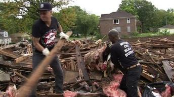 Detroit residents engage the community with signs of hope image