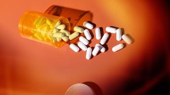 How should U.S. regulate powerful painkillers?