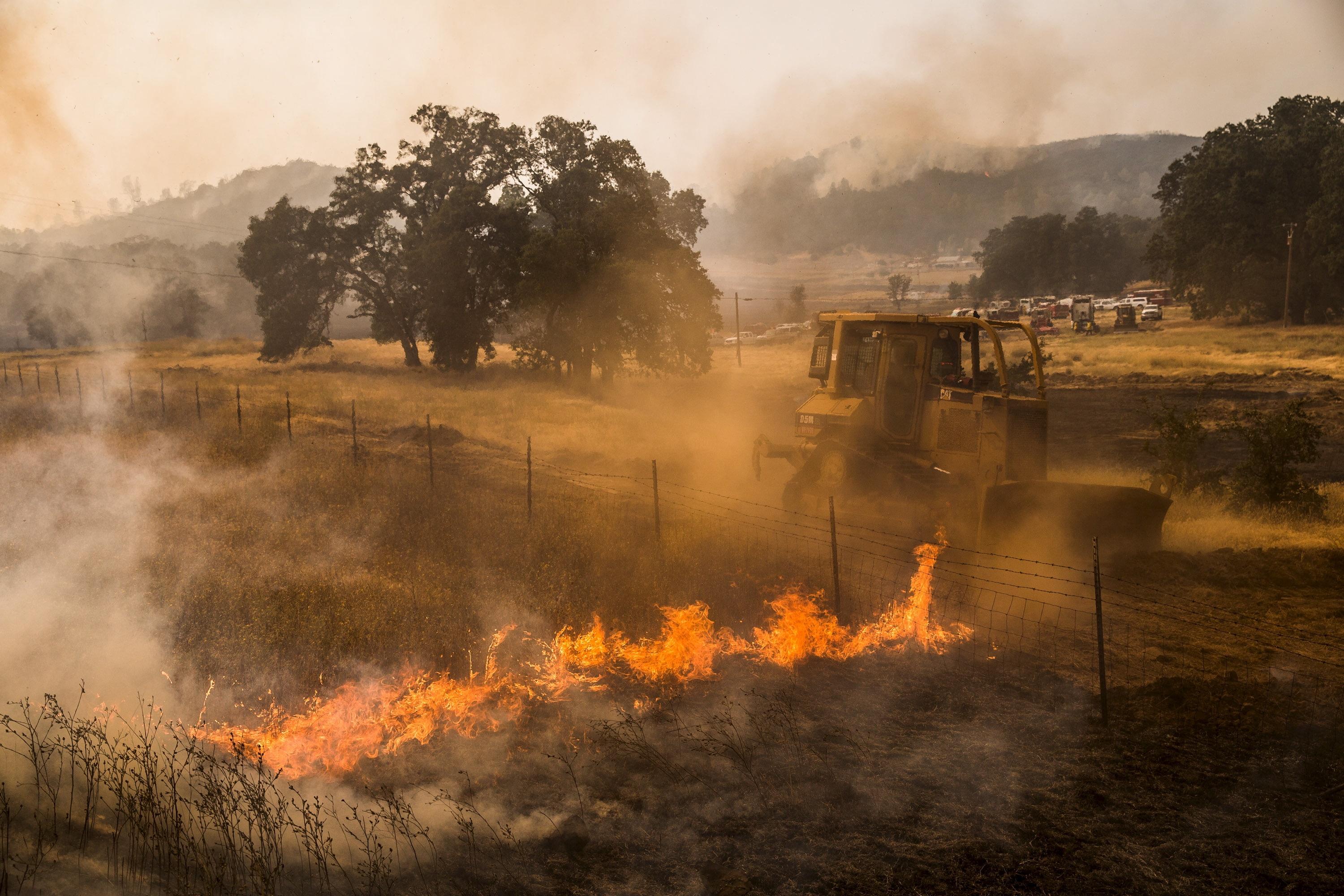 Video California Battles Unprecedented Wildfire Fueled By Drought