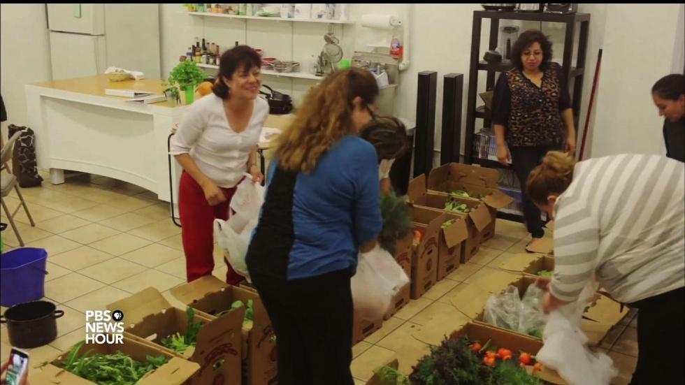 Wall Street millionaire shares healthy food with the needy image