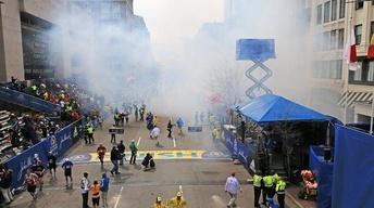 Spectators, Runners Disperse After Deadly Boston Blasts image