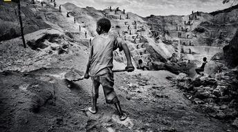 Photographer Marcus Bleasdale in the Congo image