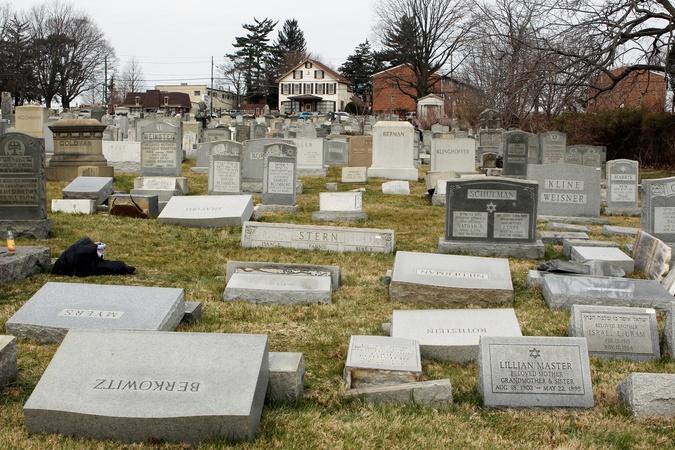 News Wrap: New bomb threats target Jewish community centers