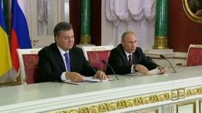 Image of Putin's economic bailout for Ukraine angers protesters