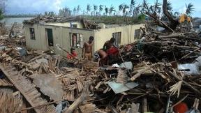 Image of Philippines disaster inspires 'typhoon' of aid activity