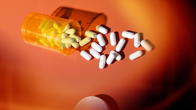 How should U.S. regulate painkillers?