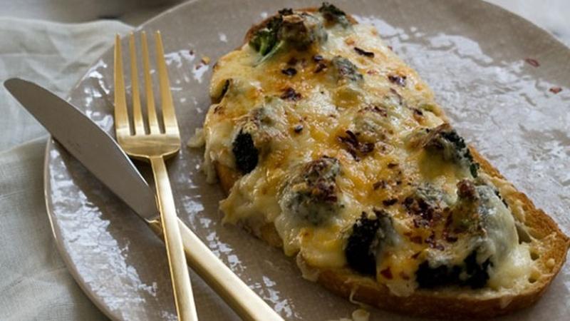 Serve Broccoli and Cheese Tartine for Breakfast