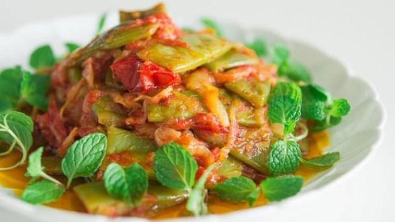 Try a Lebanese Dish Called Loubieh Bi Ziet