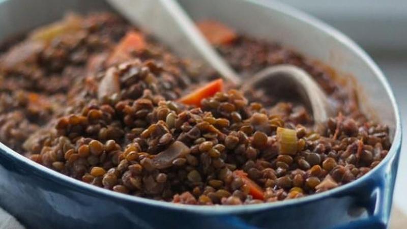 Prepare Lentils Stewed in Tomatoes and Red Wine