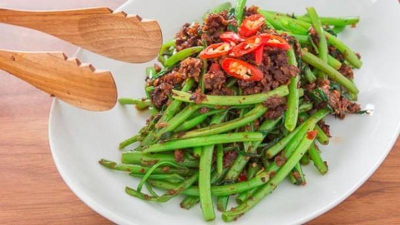Make a Kangkung for a Vitamin-Rich Meal