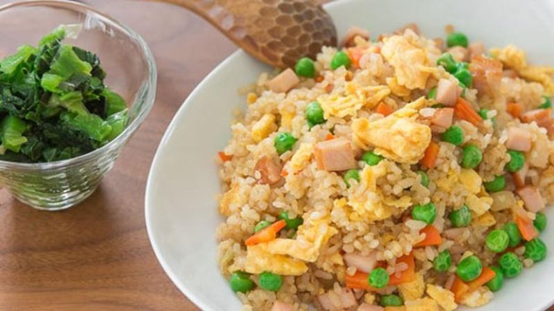 Make Gomoku Chahan for a Simple Rice Dish
