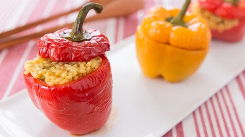 Prepare Roasted Stuffed Peppers with Chicken and Rice