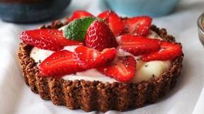 Image of Granola Crusted Yogurt Fruit Tart