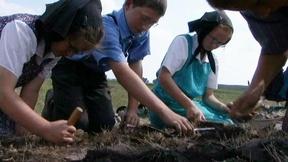 Image of Hutterite Kids Lend a Hand