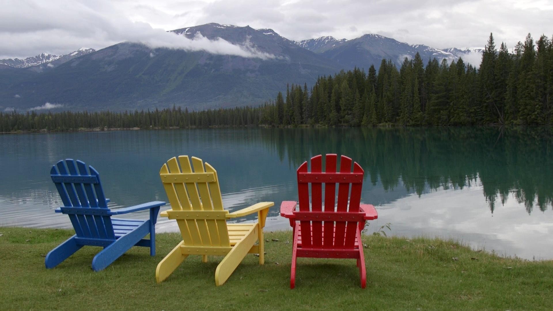 Beautiful lake and mountains in Jasper