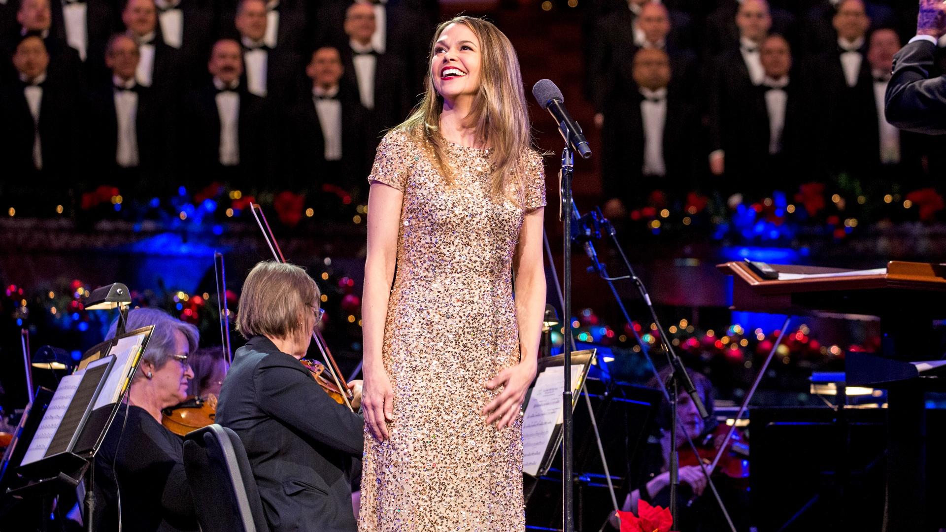 Kristin Chenoweth singing with The Tabernacle Choir behind her.