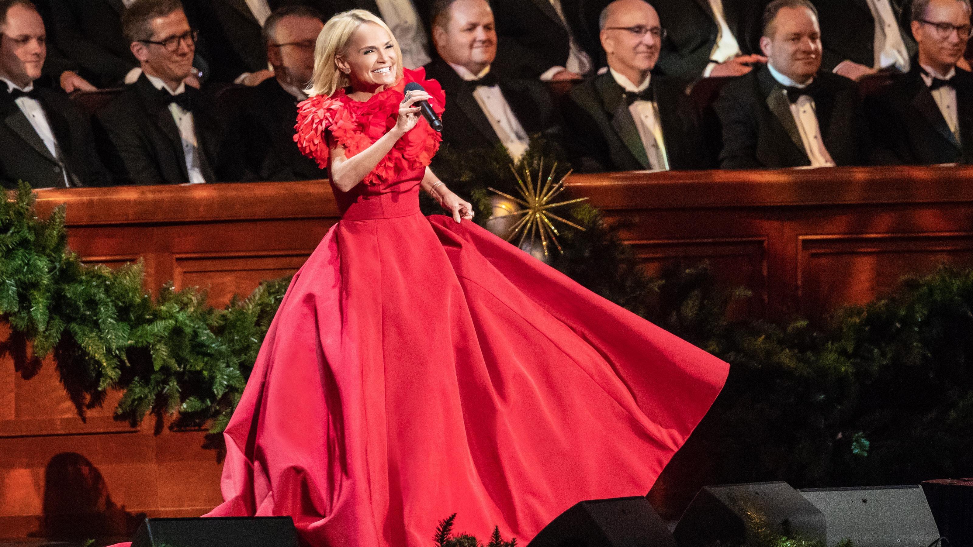 Kristin Chenoweth singing with the Tabernacle Choir behind her.