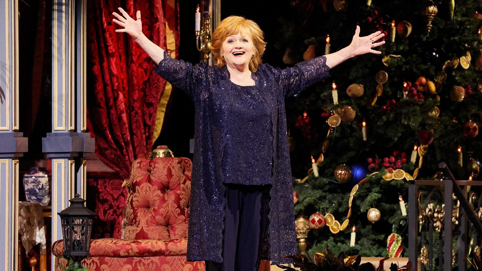 Lesley Nicol performing with The Tabernacle Choir & Orchestra