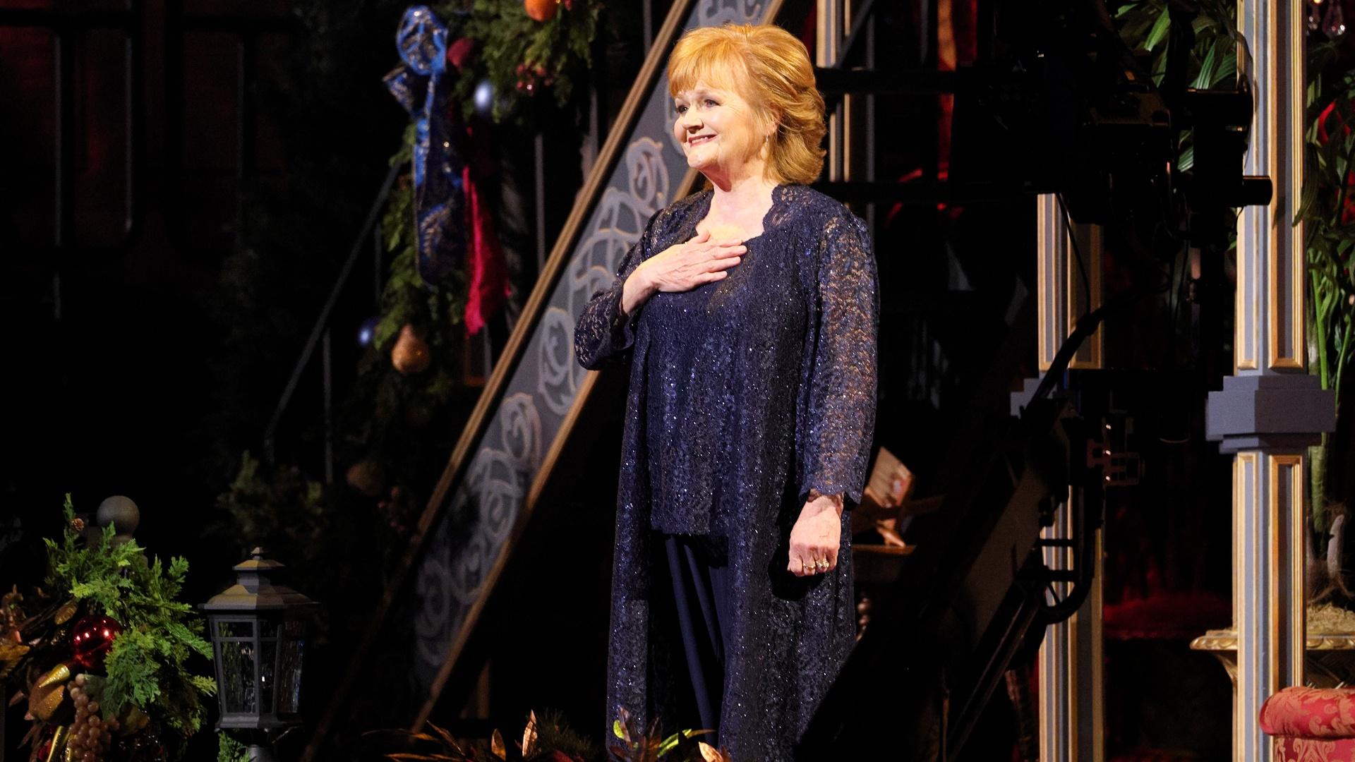 Lesley Nicol performing with The Tabernacle Choir & Orchestra