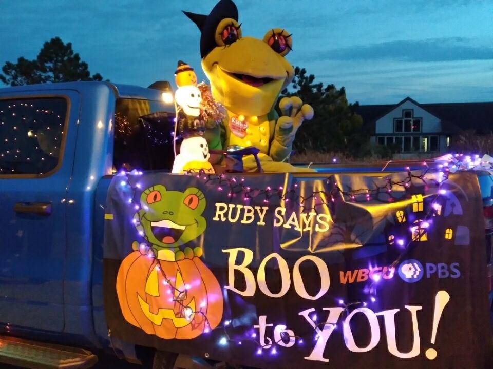 Station mascot Ruby the Red-eyed Tree Frog on a Halloween float