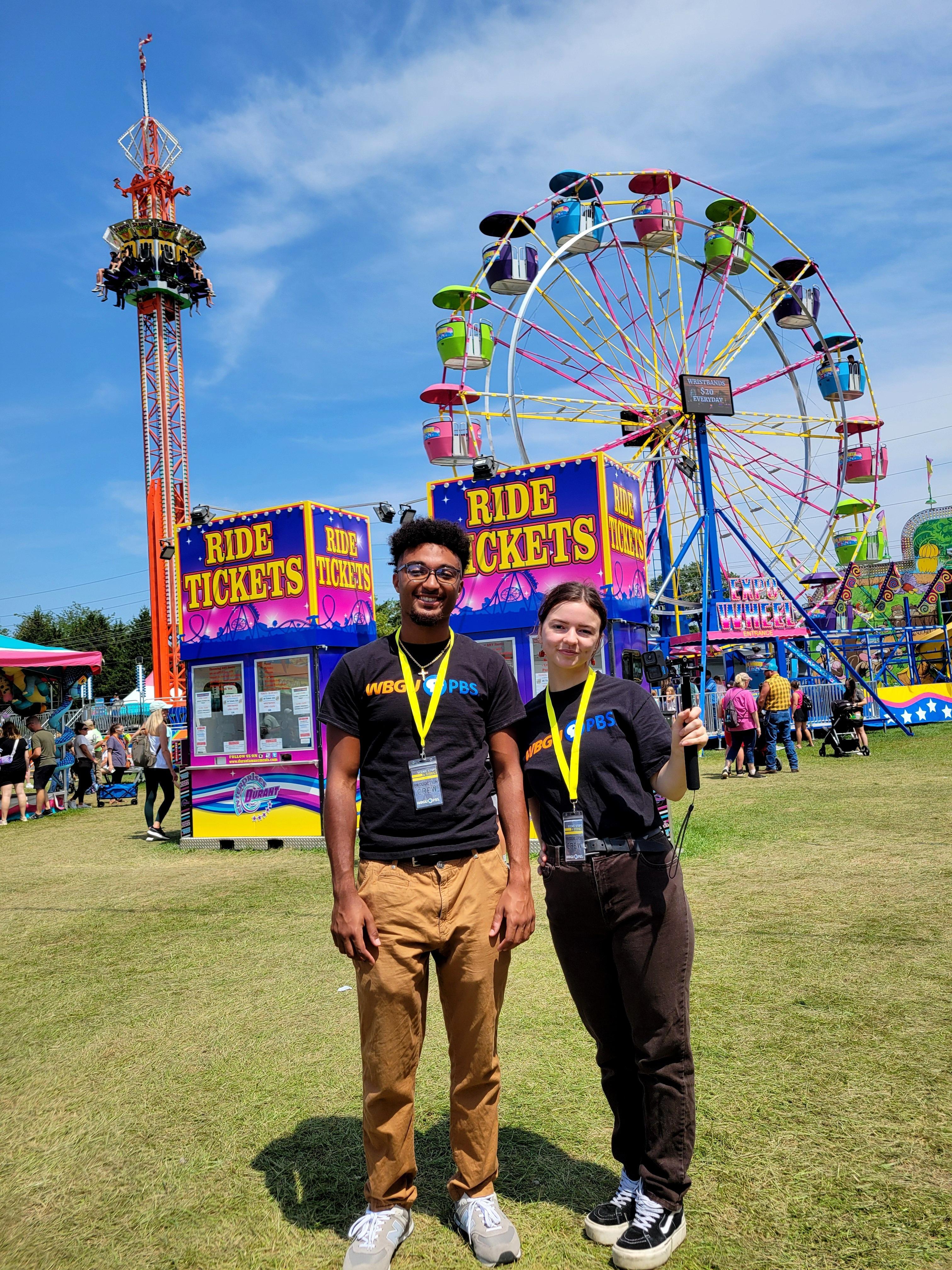 Students in front of Ferris Wheel