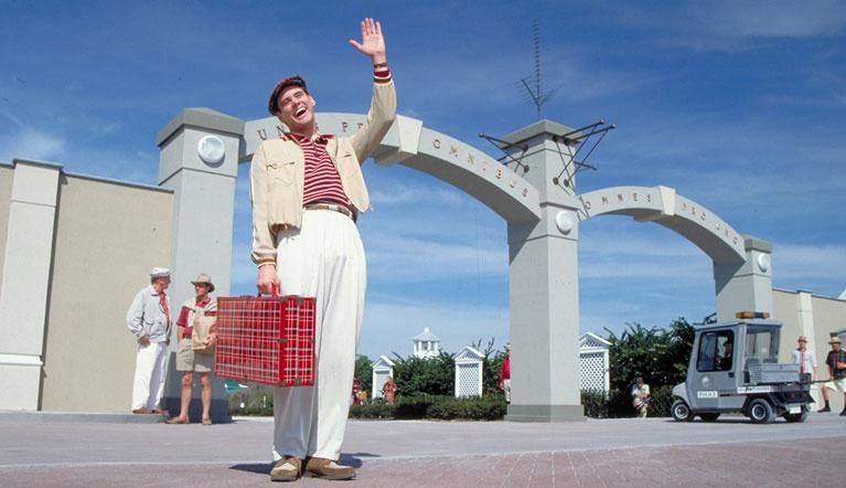 Jim Carey in the Truman Show waving