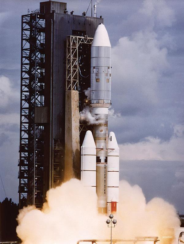 Rocket carrying Voyager lifting off from launch pad