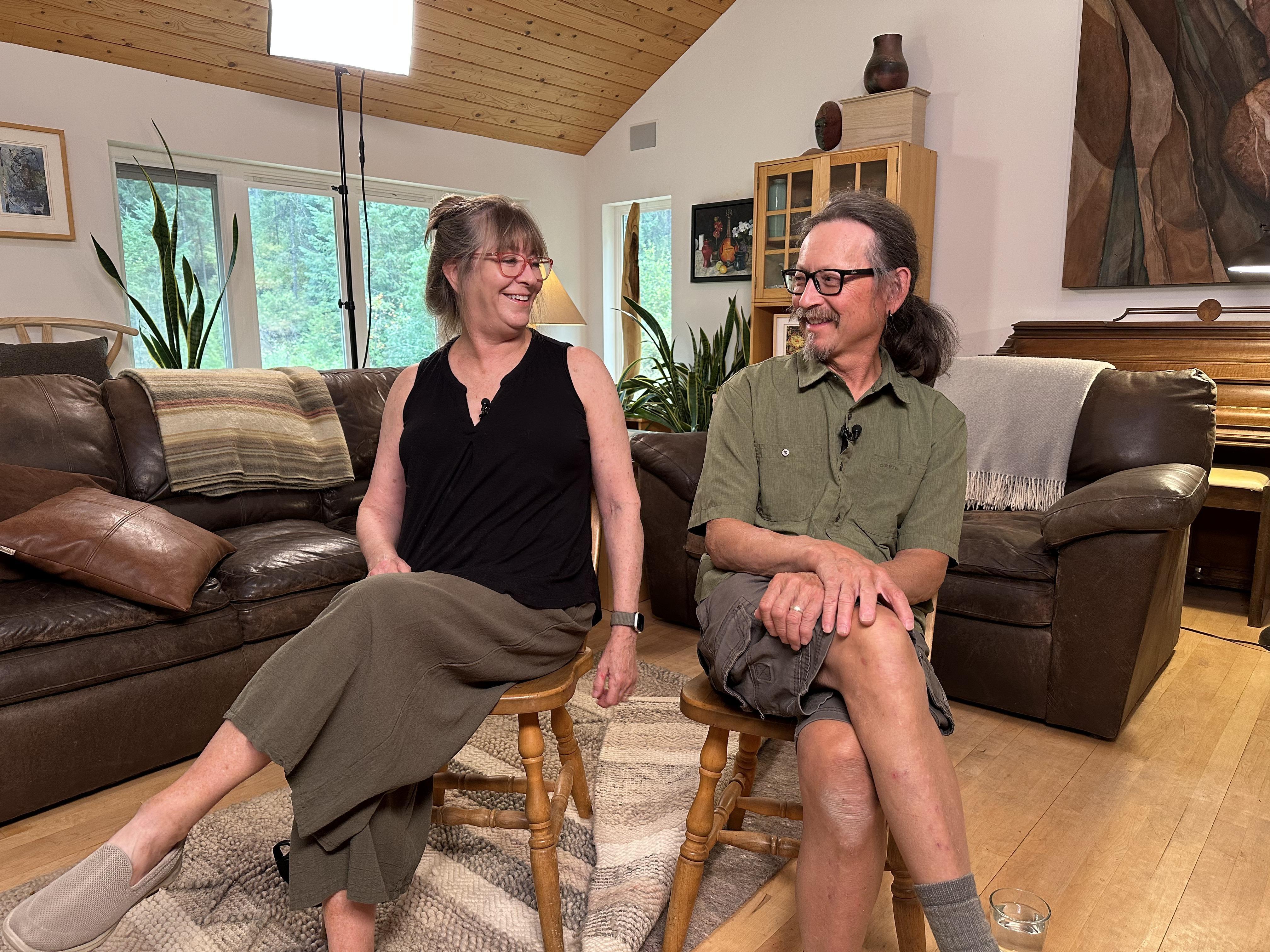 Artists Gail Siegel and Lonnie Hutson enjoy a lighthearted moment