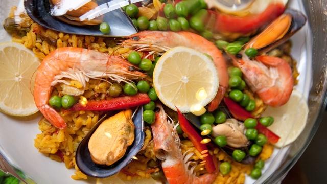 dish with shrimp, mussels and lemons