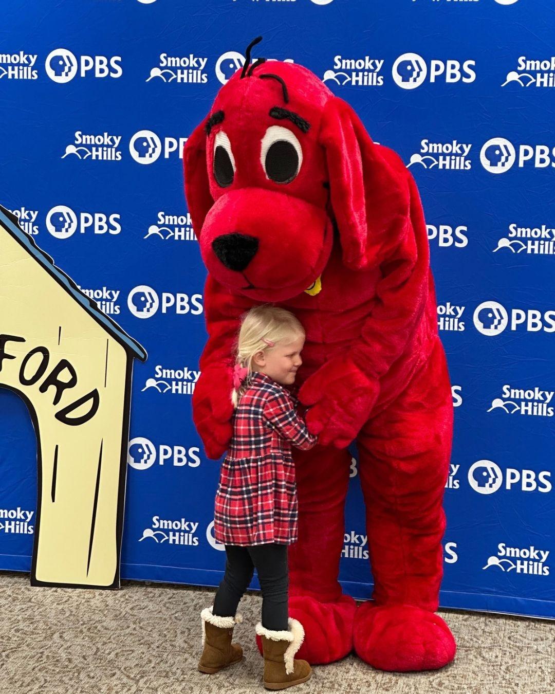 Clifford hugging girl