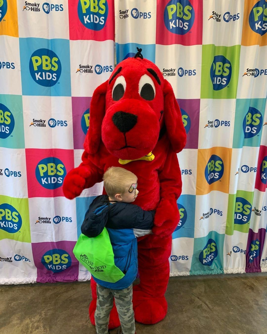 Child hugging Clifford