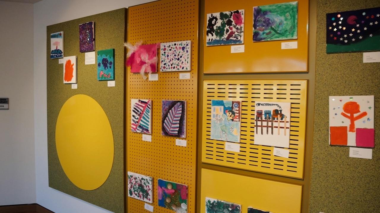 Art Gallery Display  Classroom art display, Art display kids, Art board  display